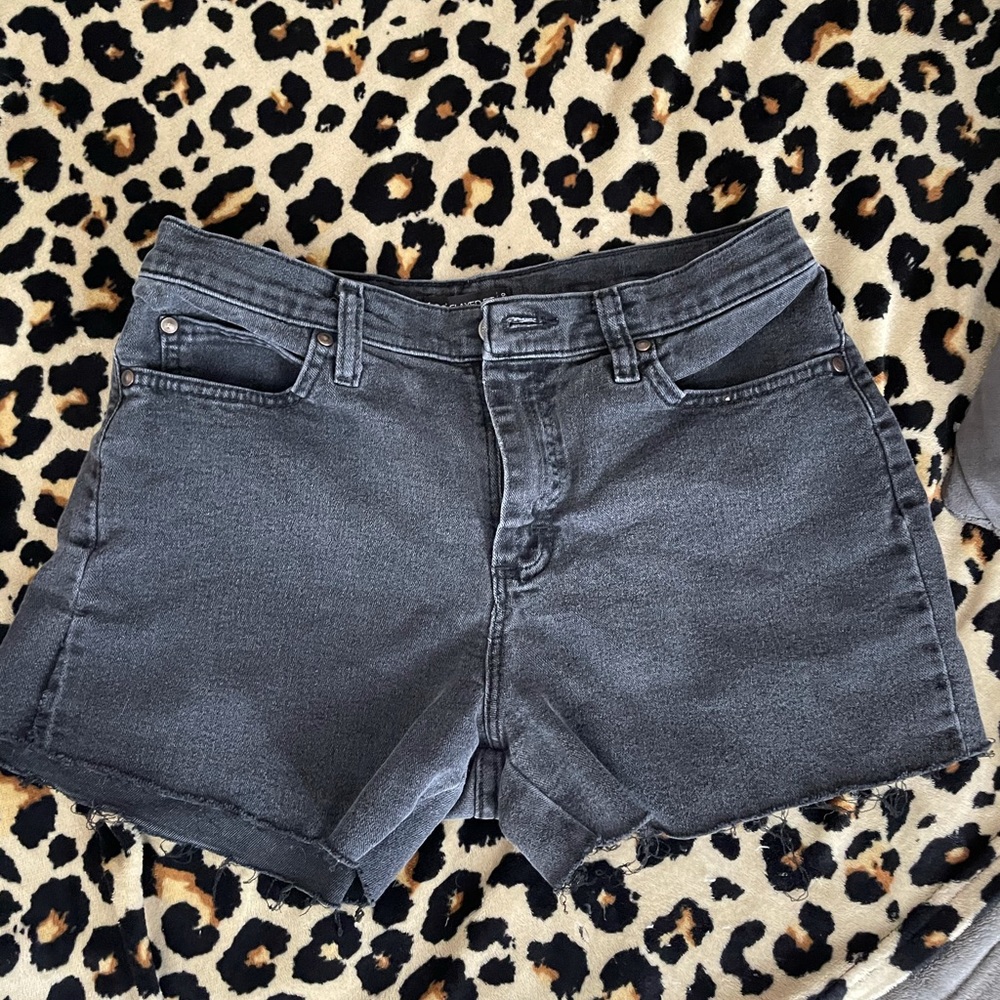 Black high waisted shorts!
